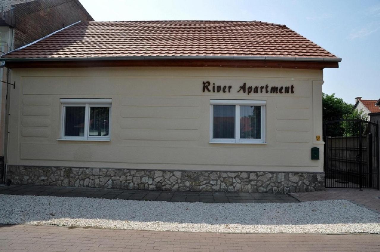 River Apartment Makó Buitenkant foto